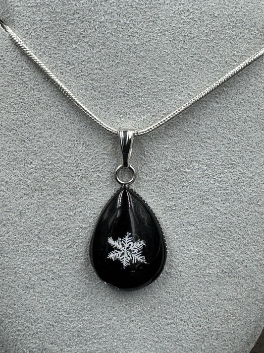 Snowflake Pendant 121125-02