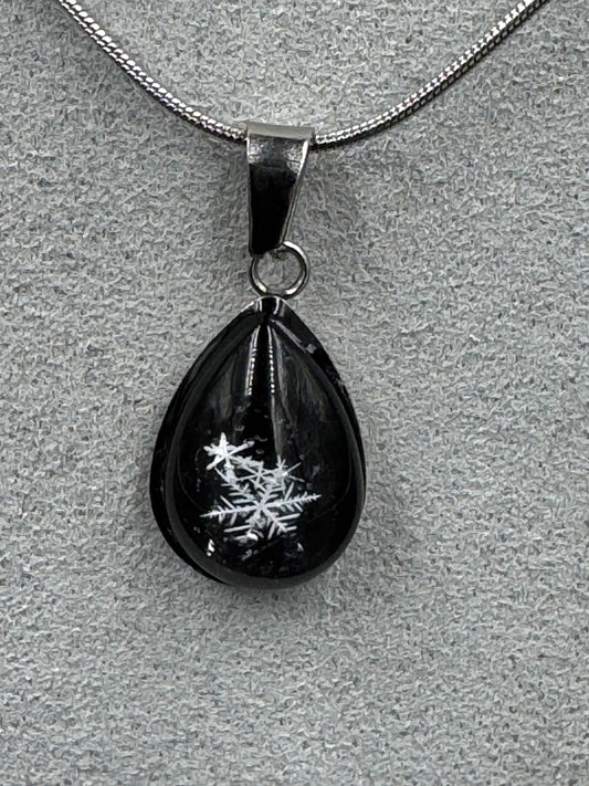 Snowflake Pendant 122725-05