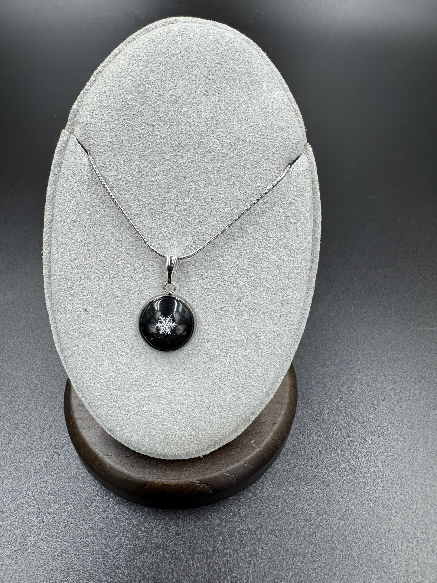 Snowflake Pendant 122625-08