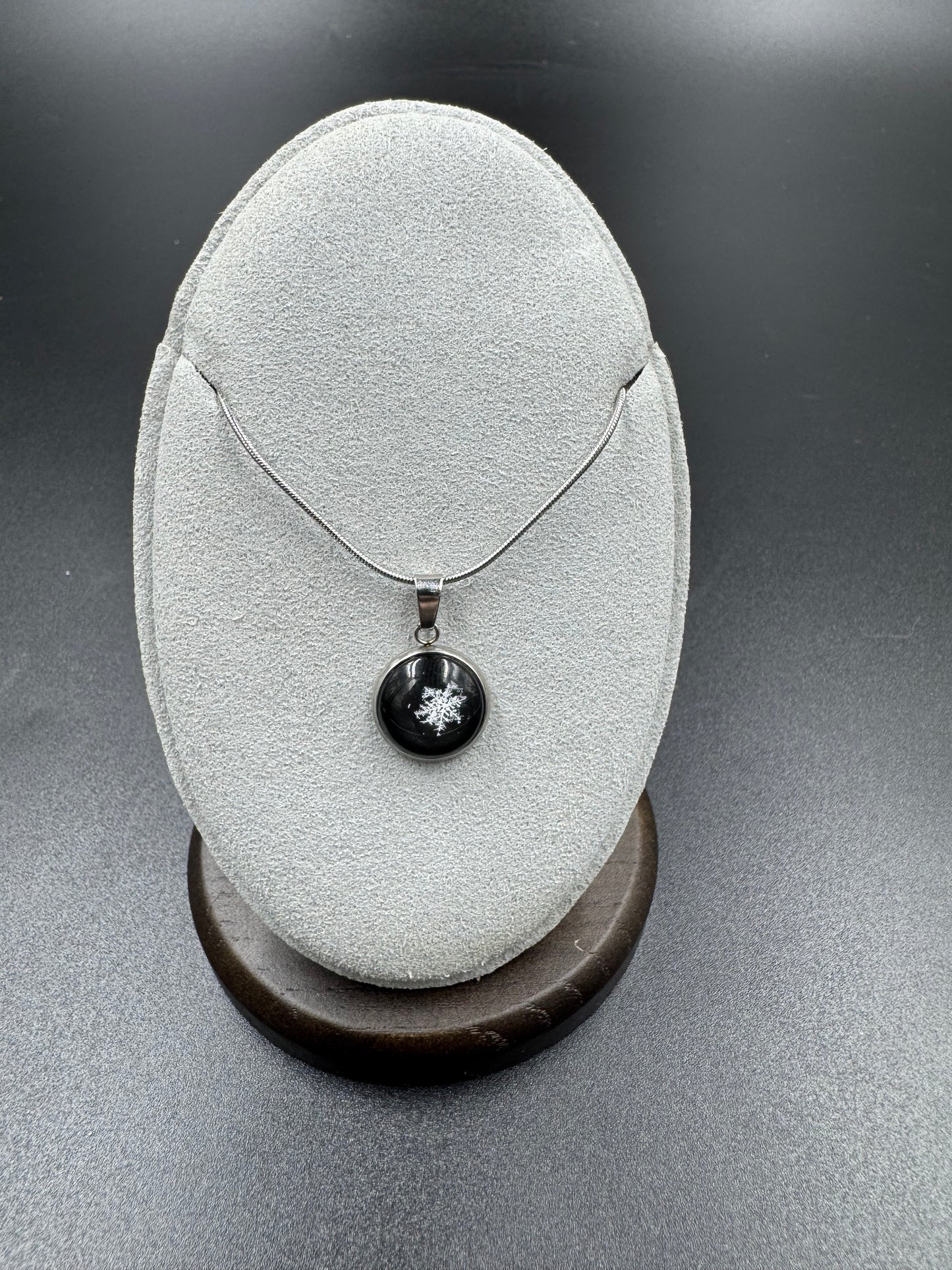 Snowflake Pendant 122625-05