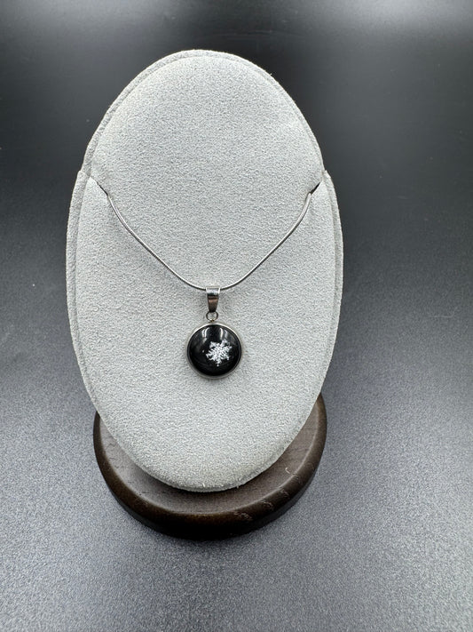 Snowflake Pendant 122625-05