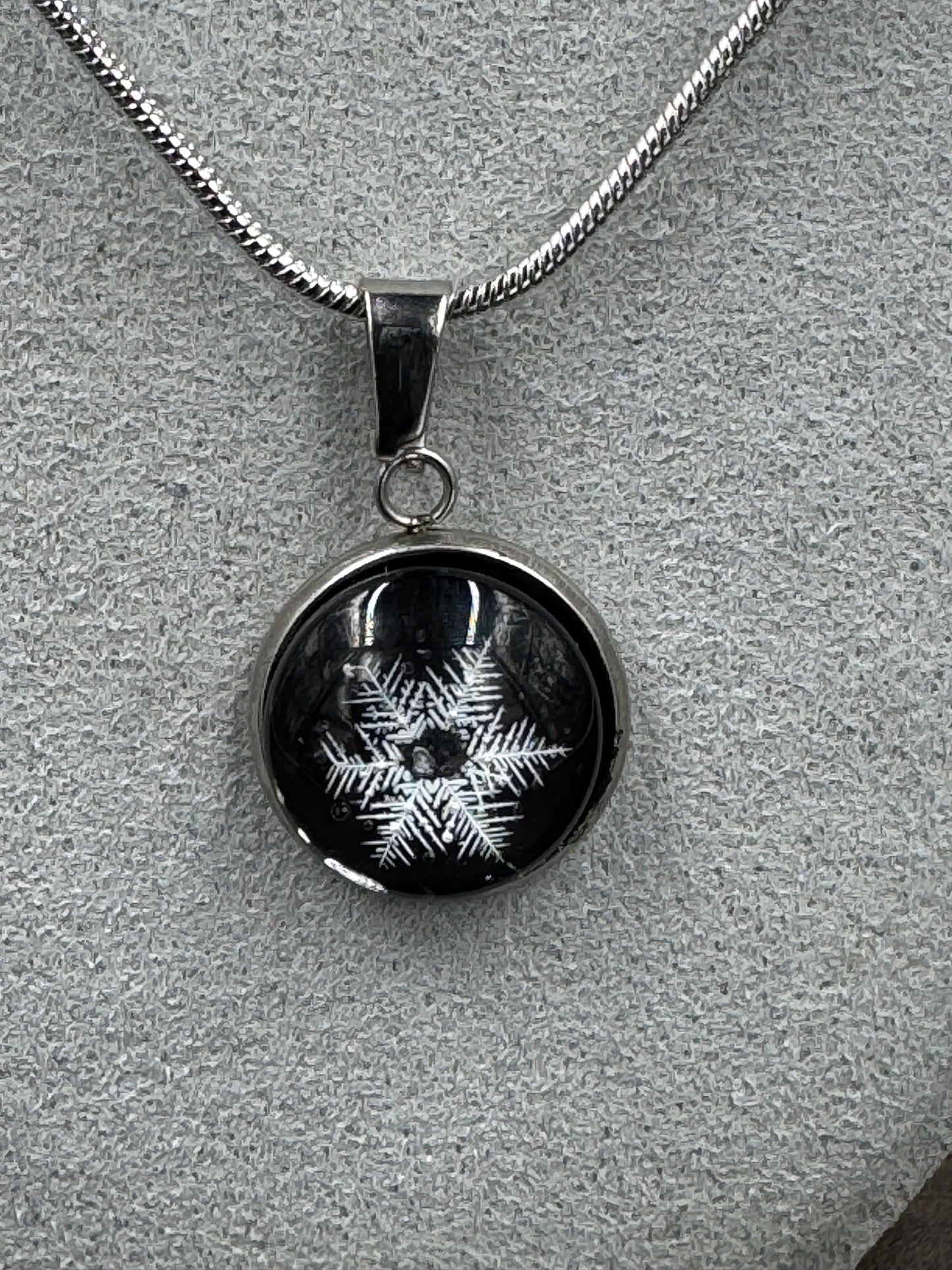 Snowflake Pendant 122725-06