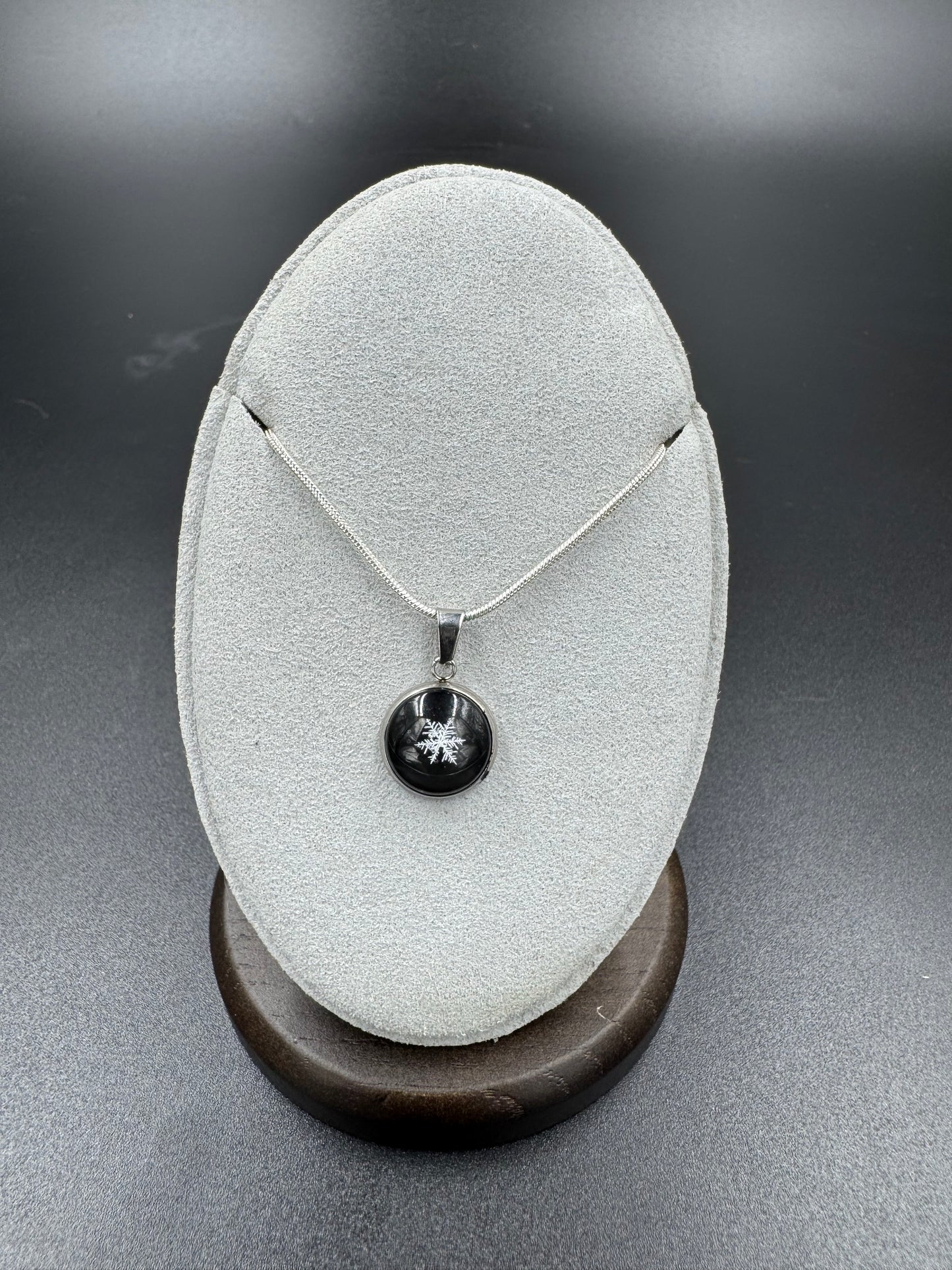 Snowflake Pendant 122625-09