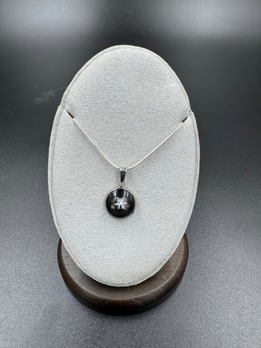 Snowflake Pendant 122625-09