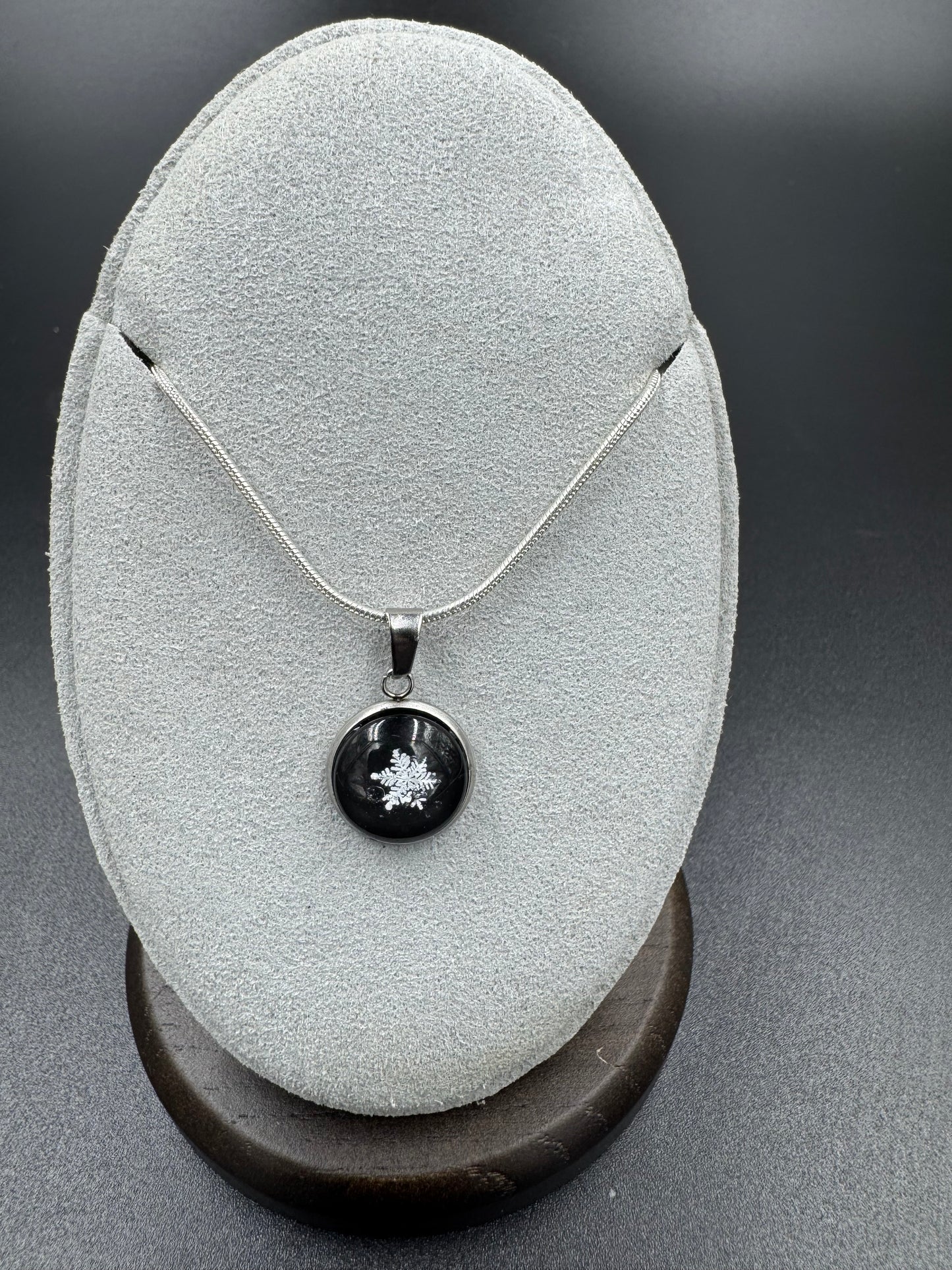 Snowflake Pendant 121925-01