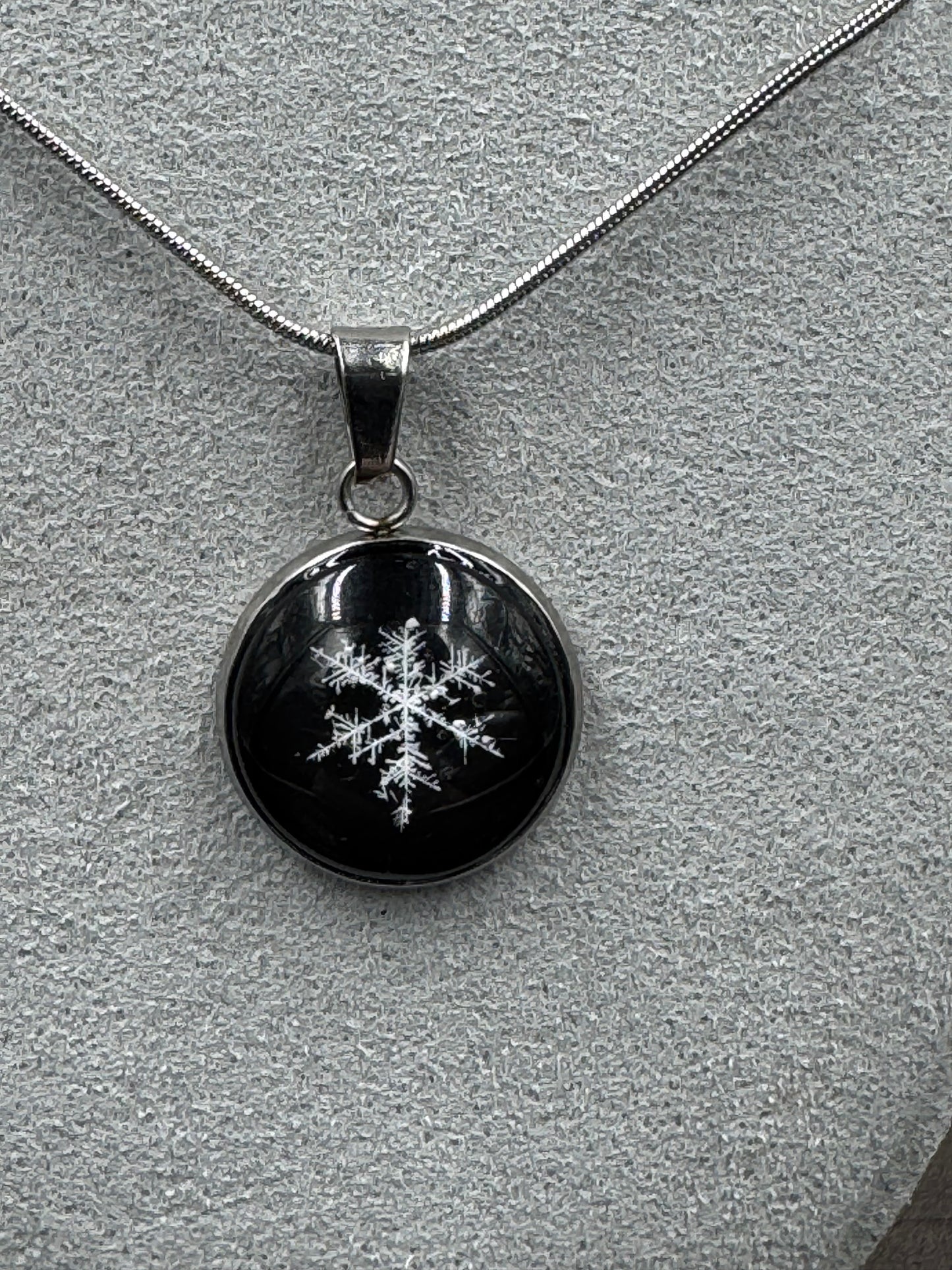 Snowflake Pendant 122625-04
