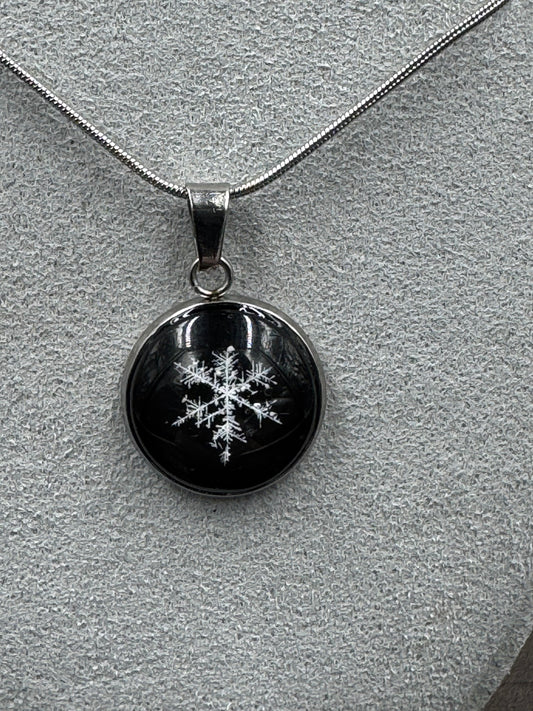 Snowflake Pendant 122625-04