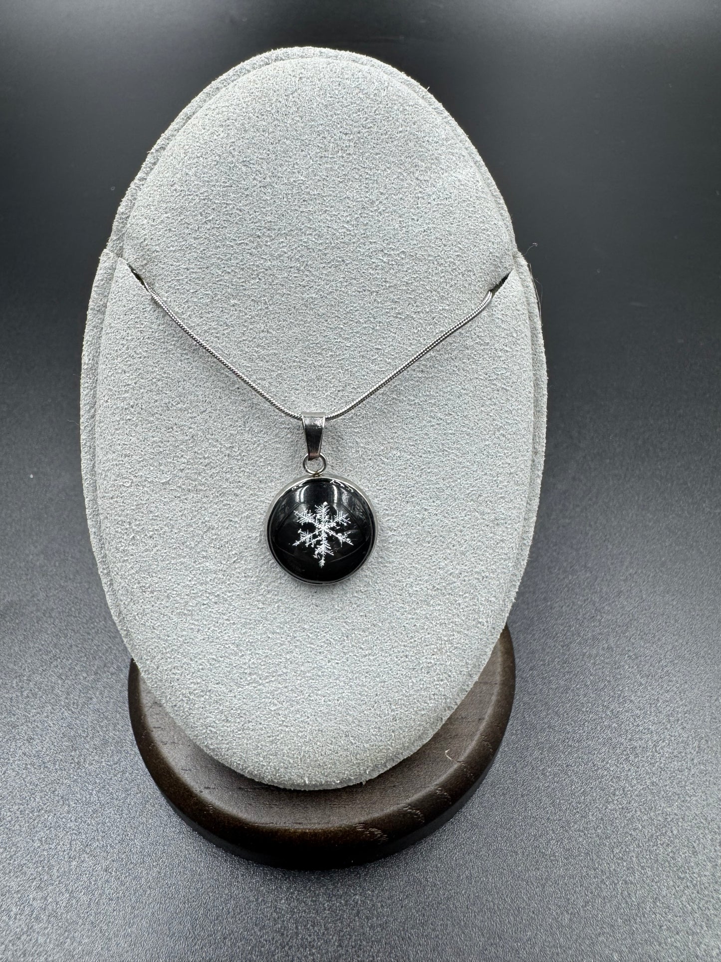 Snowflake Pendant 122625-04