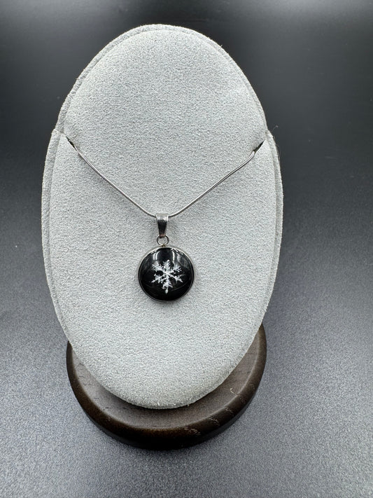 Snowflake Pendant 122625-04