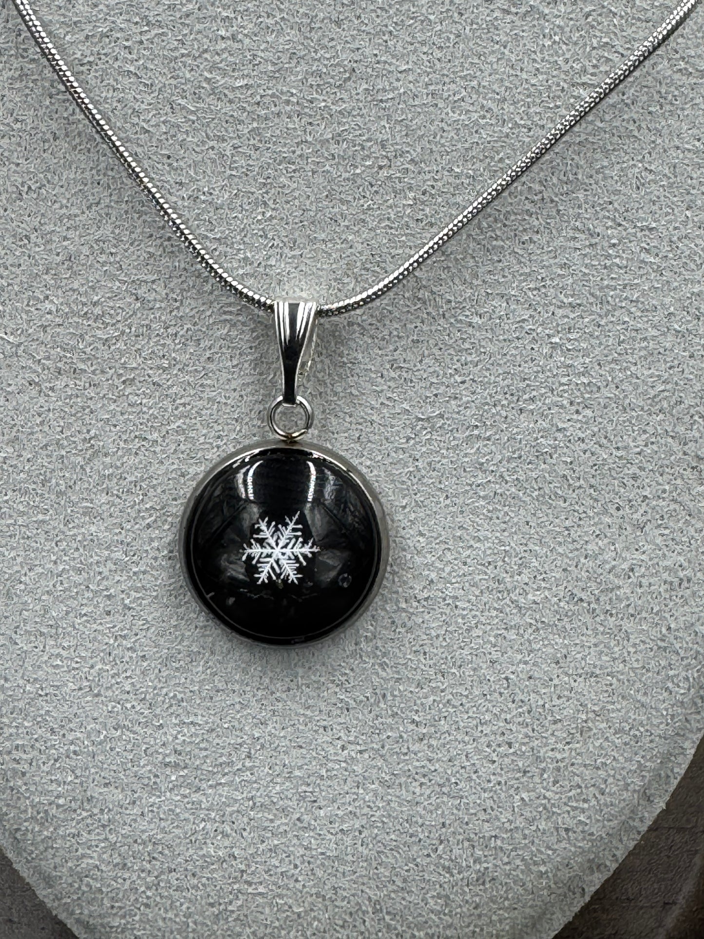 Snowflake Pendant 122625-08