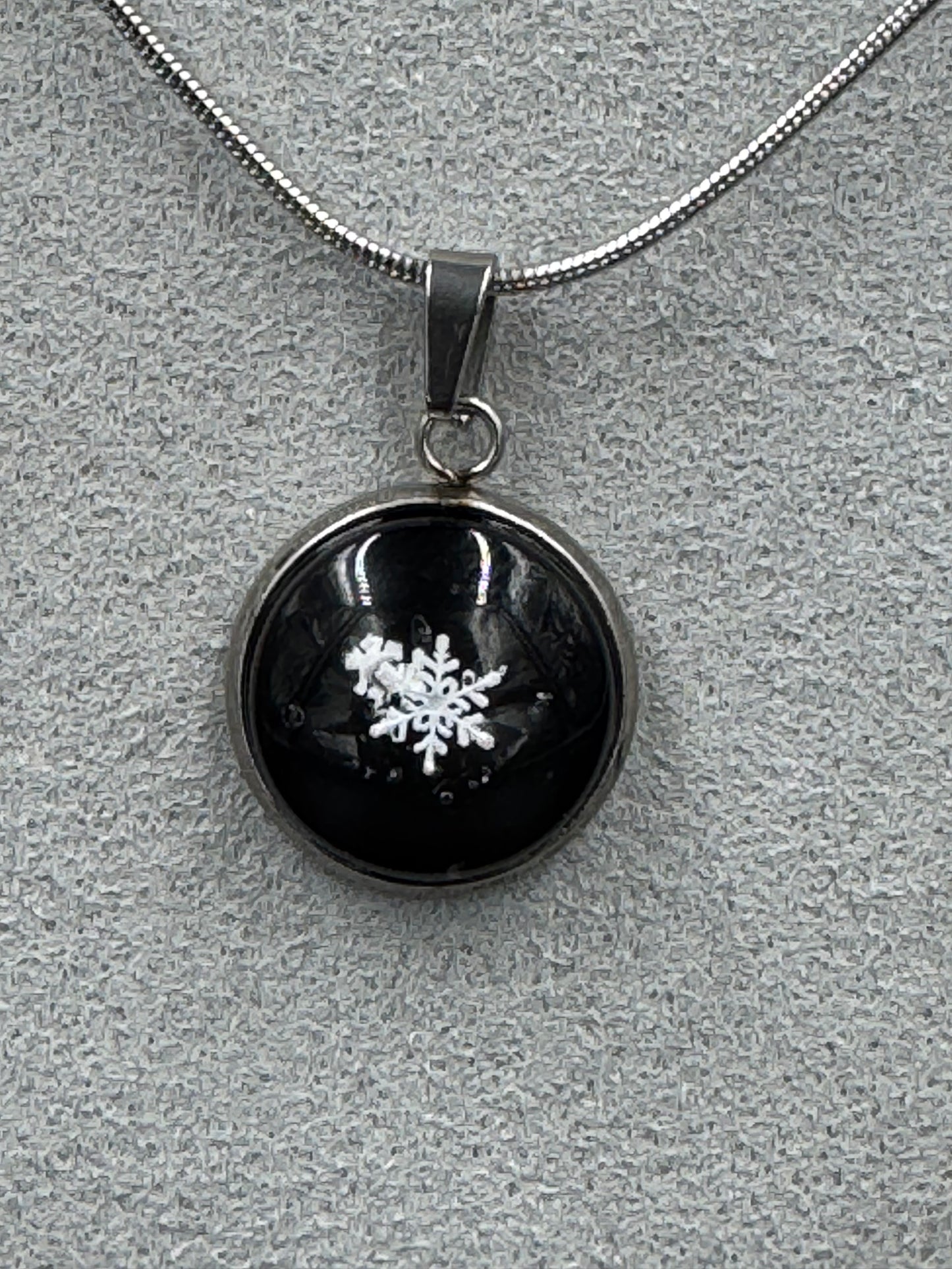 Snowflake Pendant 121825-01