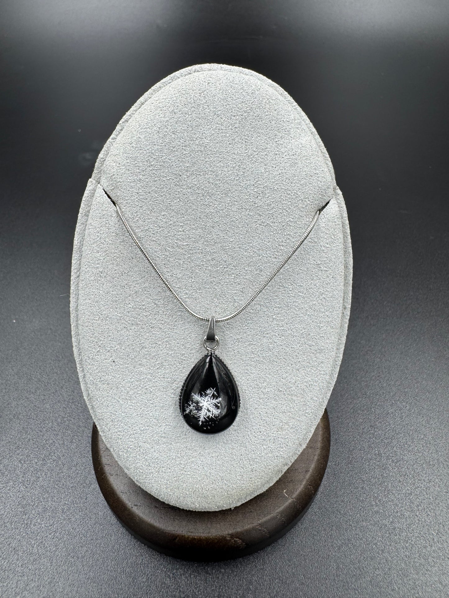 Snowflake Pendant 122625-07