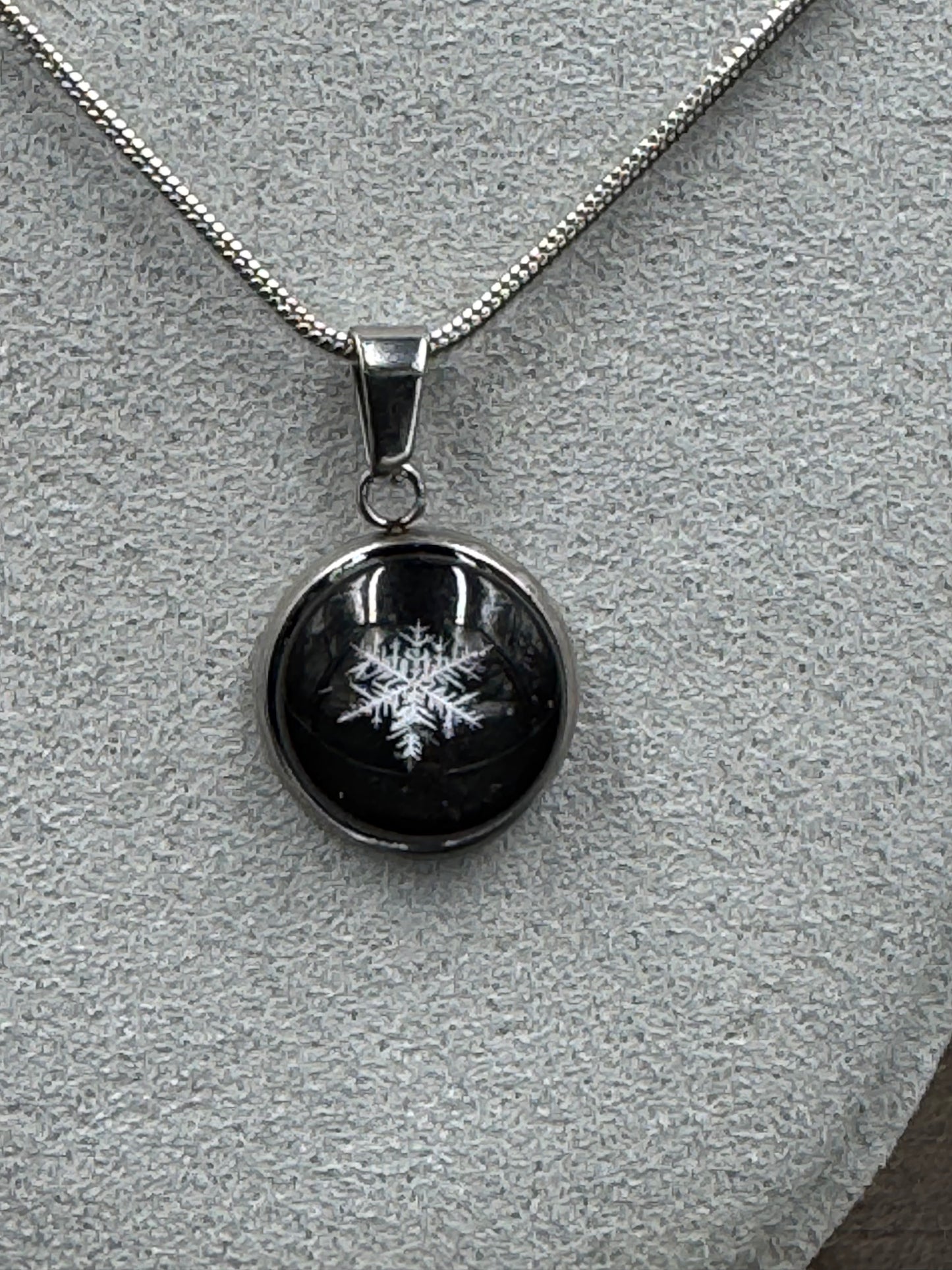 Snowflake Pendant 122725-04