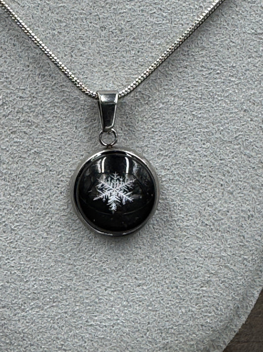 Snowflake Pendant 122725-04