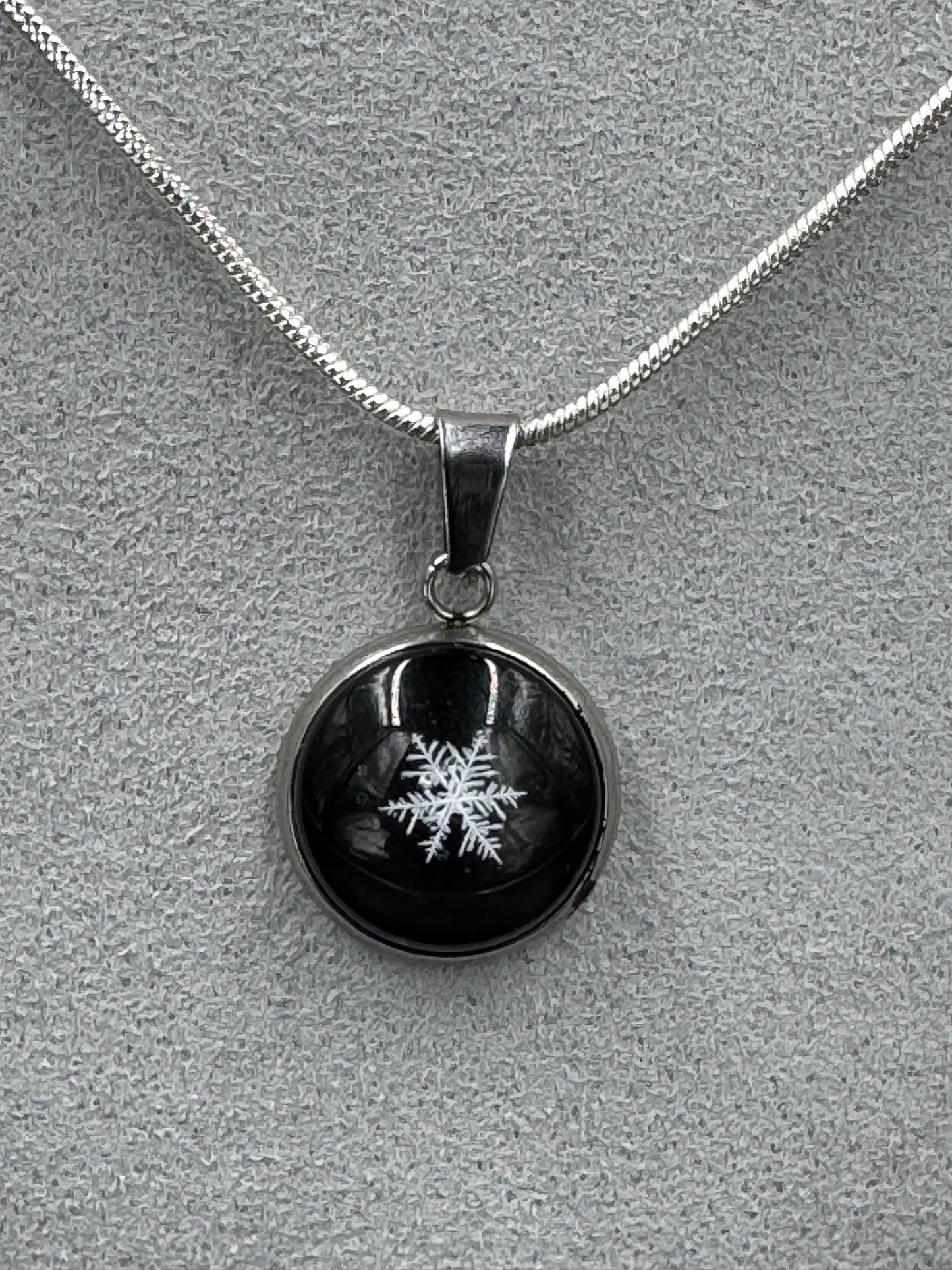 Snowflake Pendant 122625-09