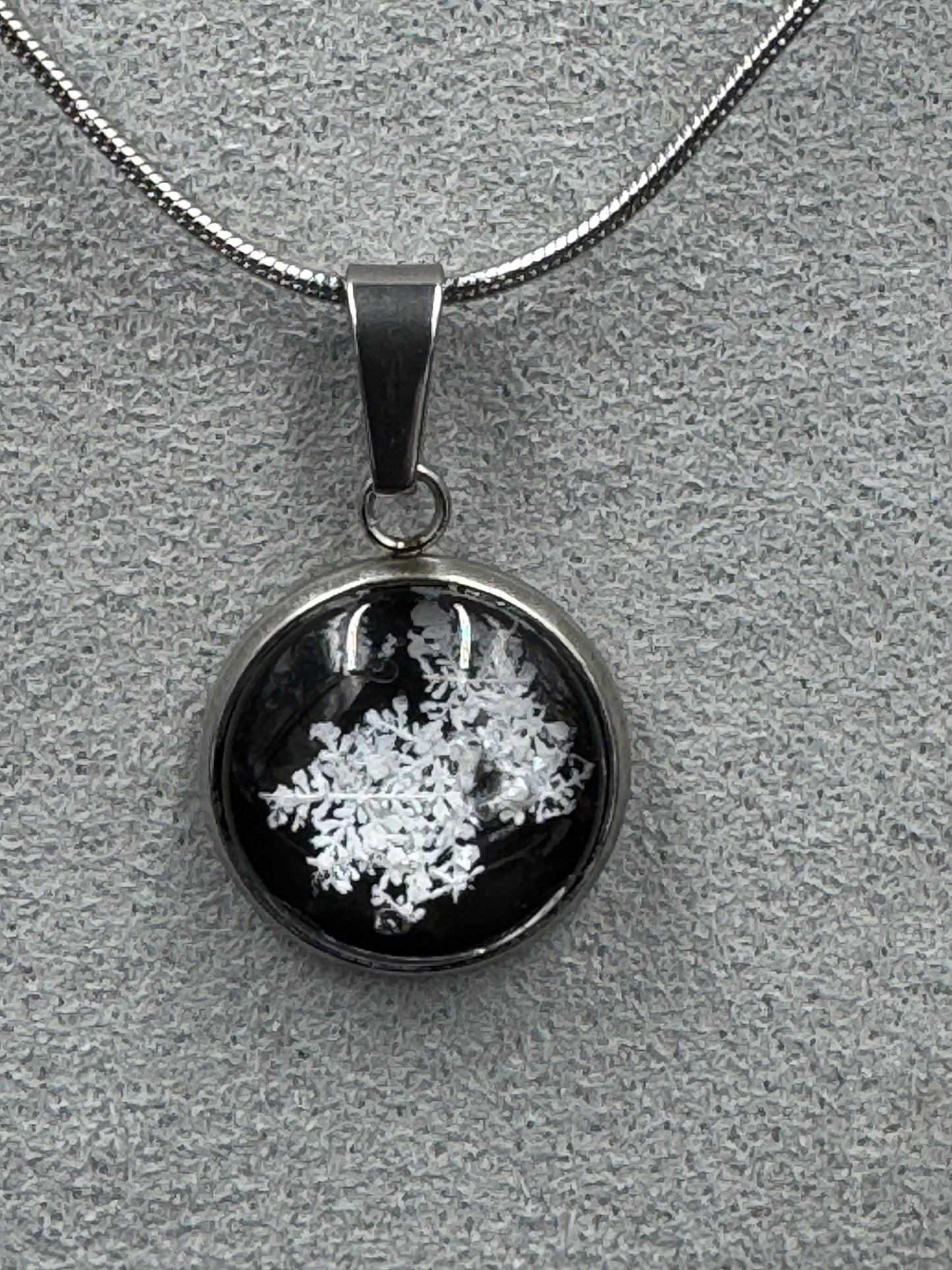 Snowflake Pendant 121925-05
