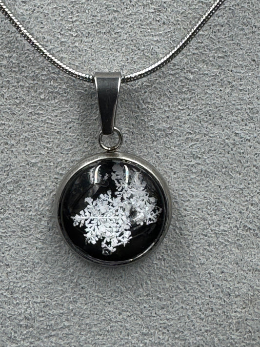 Snowflake Pendant 121925-05