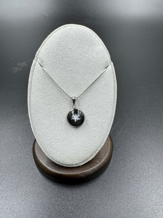 Snowflake Pendant 122725-04