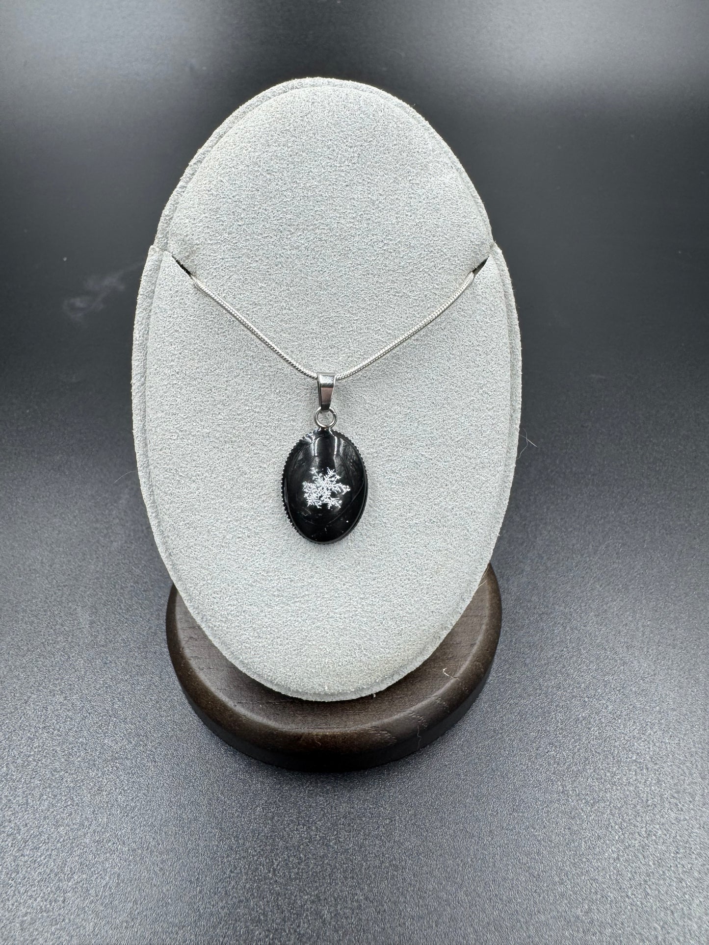 Snowflake Pendant 121925-04