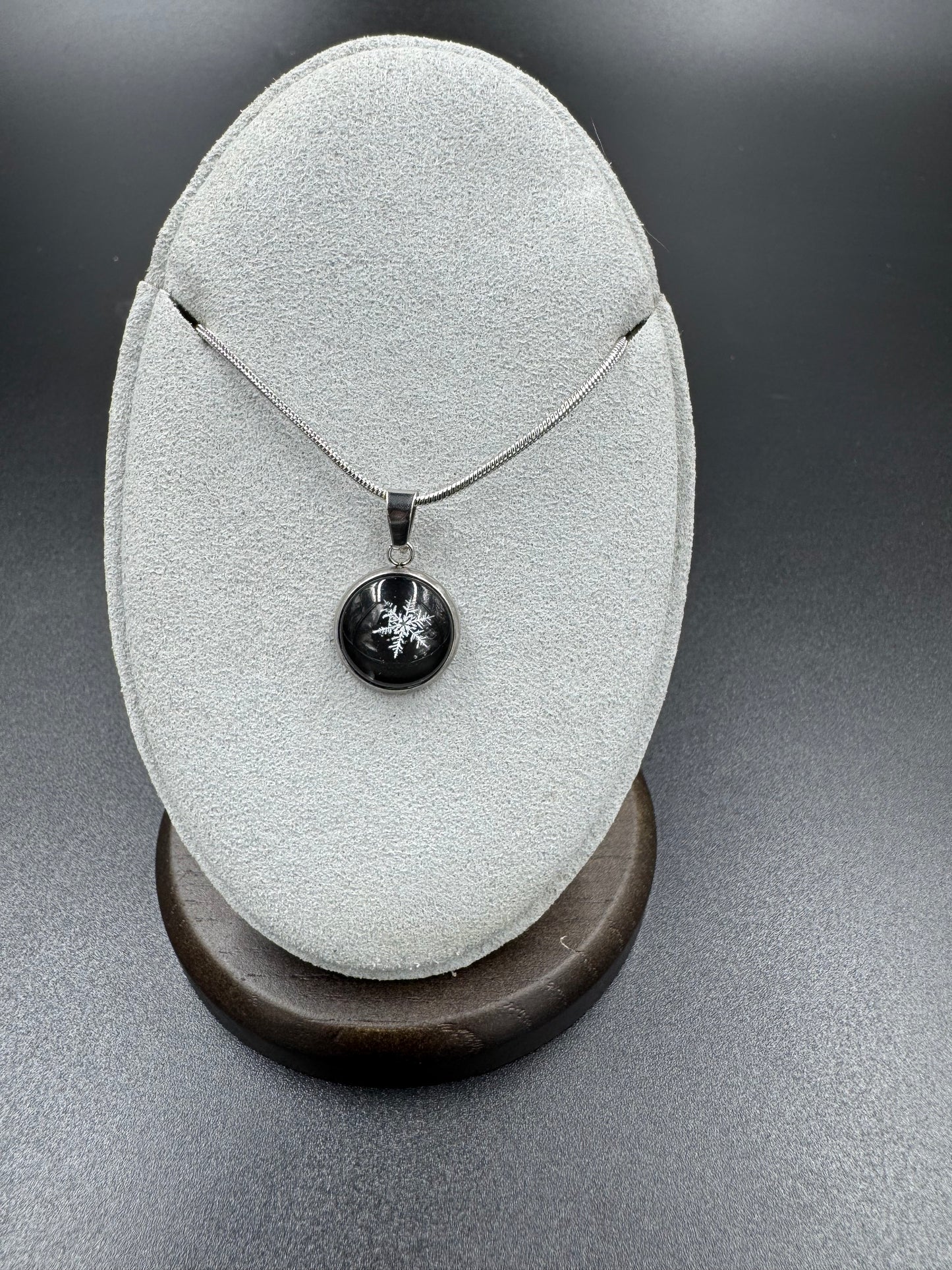Snowflake Pendant 122725-01
