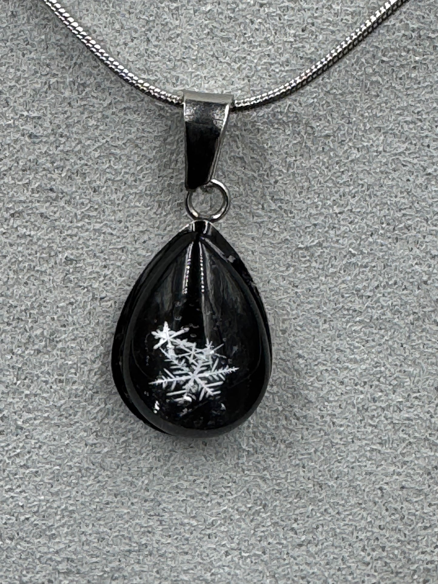 Snowflake Pendant 122725-05