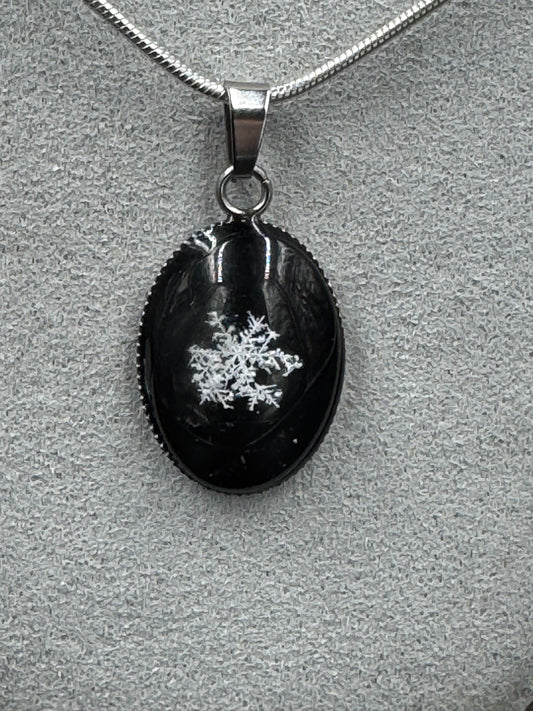 Snowflake Pendant 121925-04