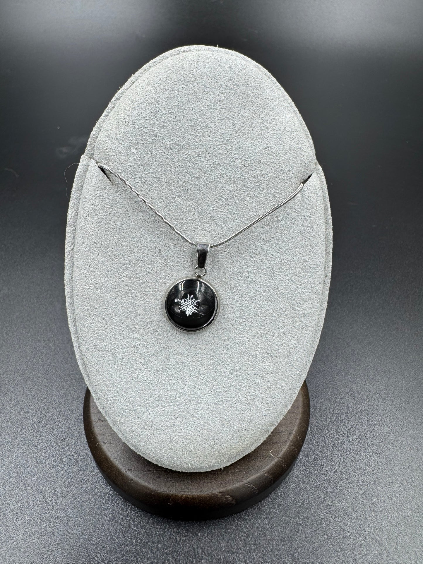 Snowflake Pendant 122625-10