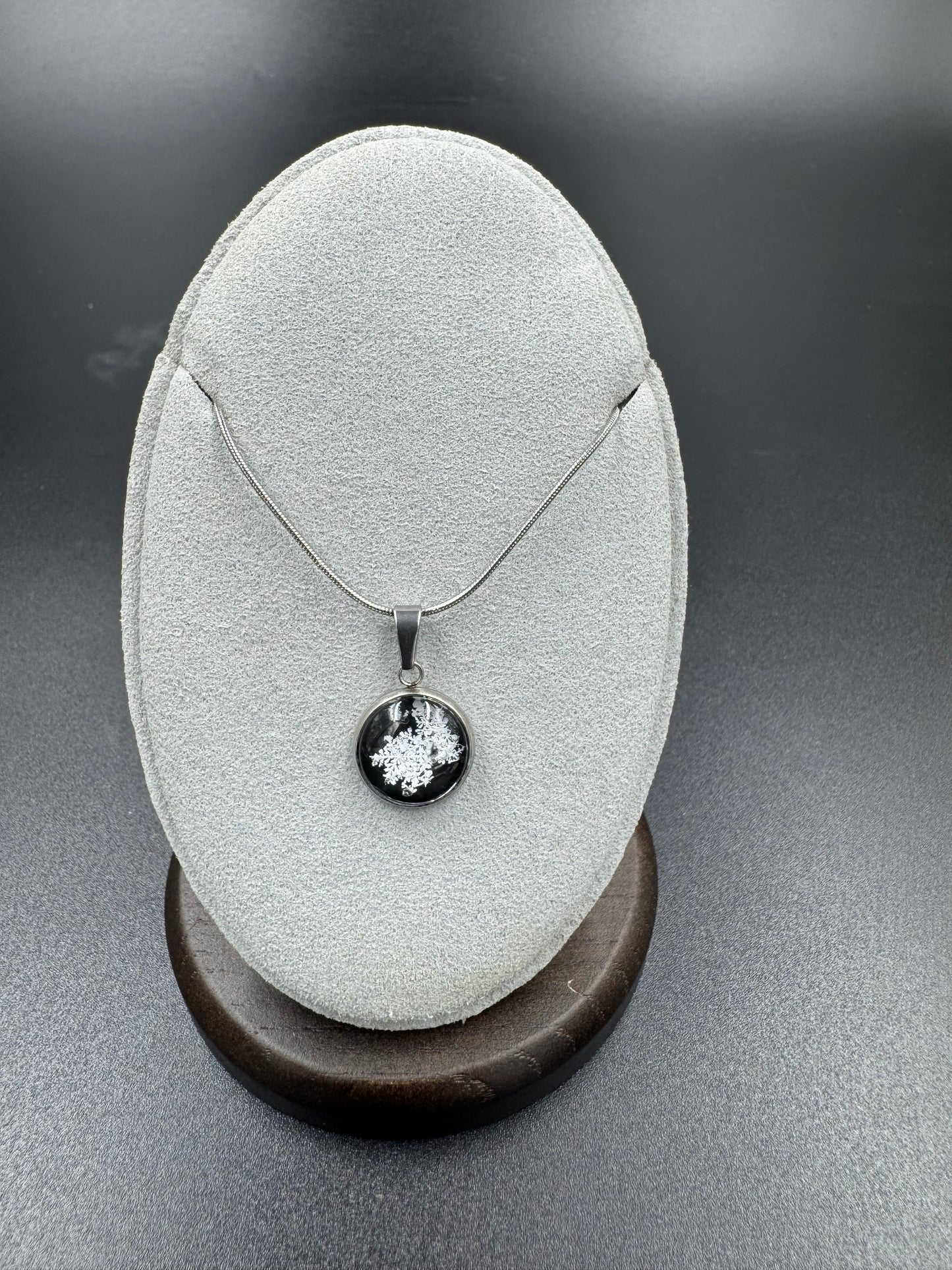 Snowflake Pendant 121925-05