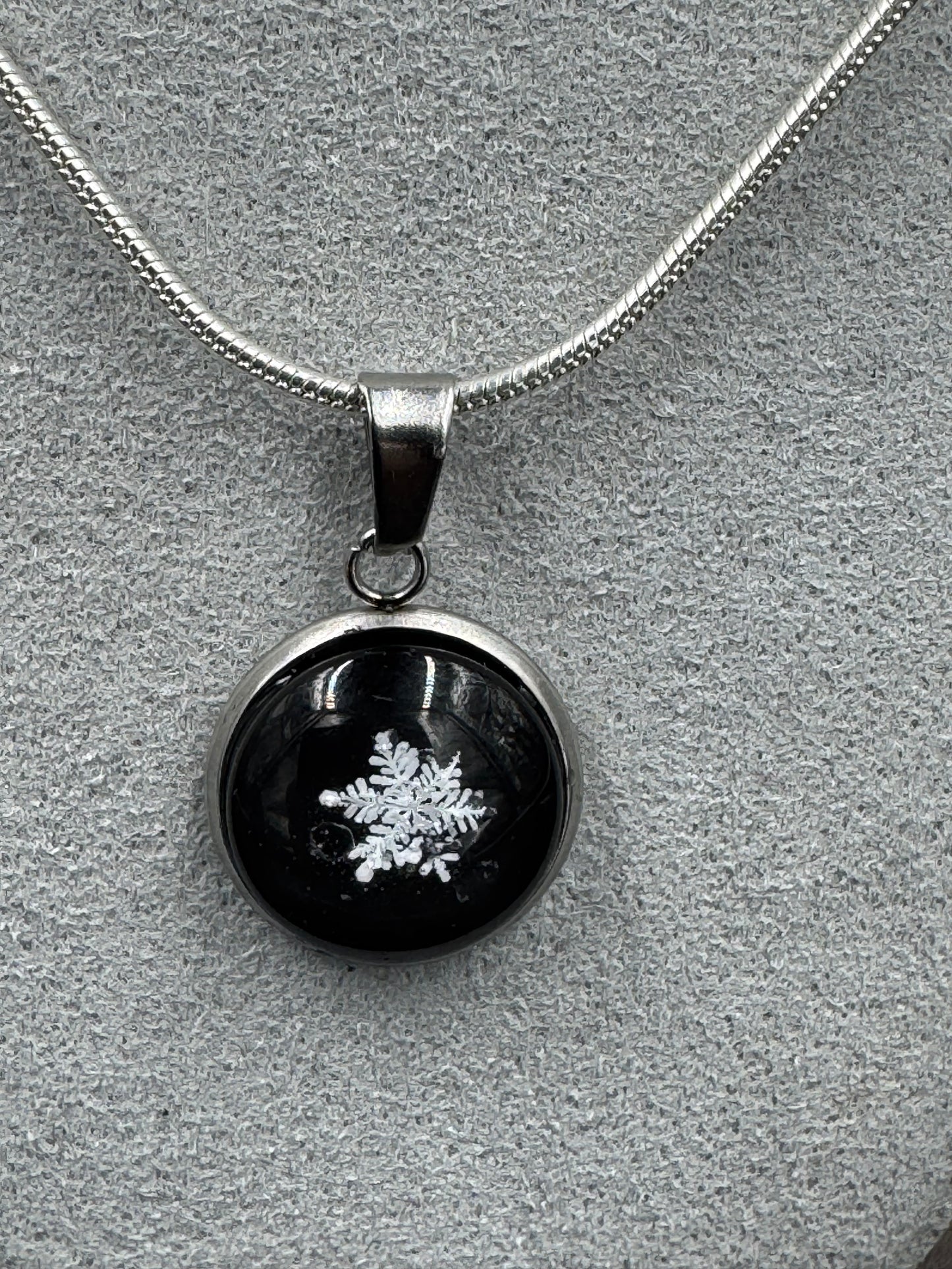Snowflake Pendant 121925-01