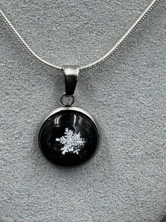 Snowflake Pendant 121925-01
