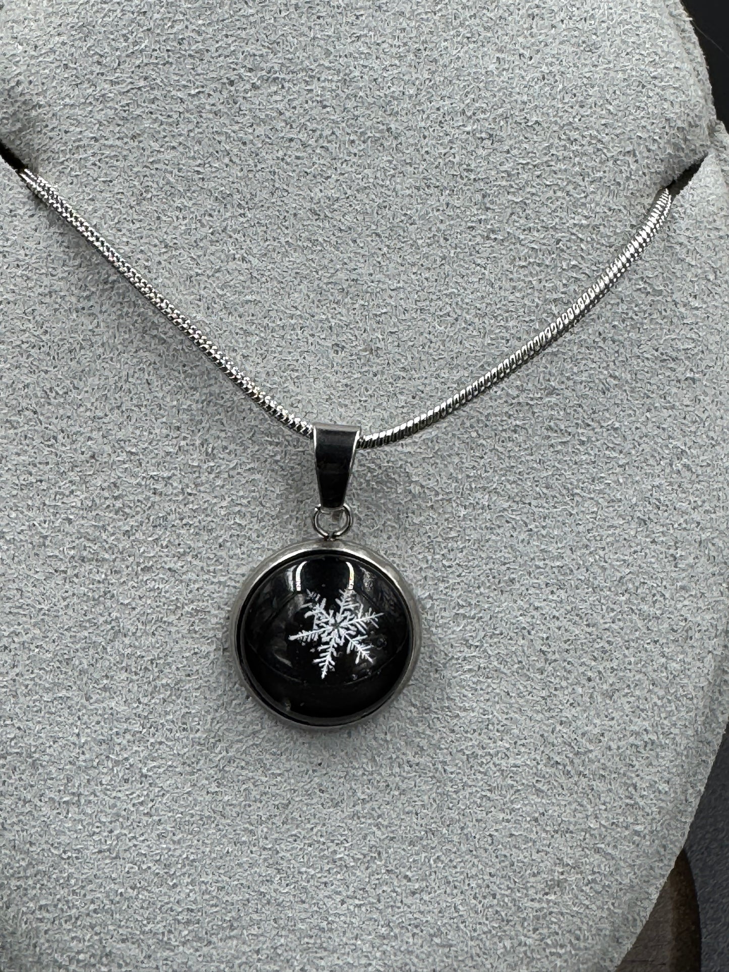 Snowflake Pendant 122725-01