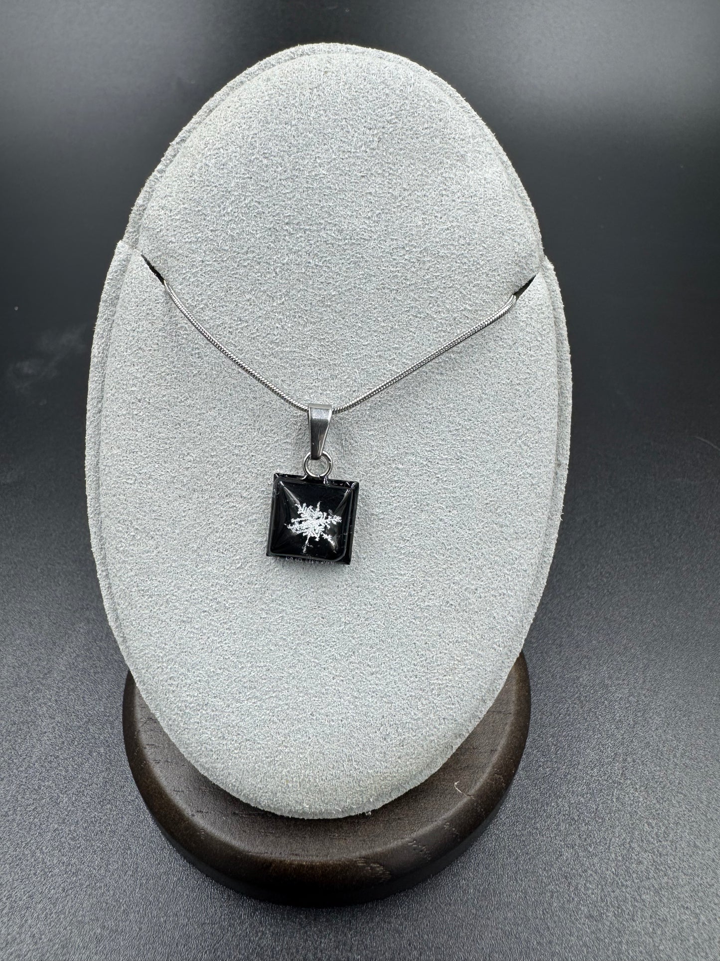 Snowflake Pendant 121125-01