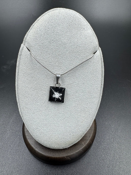 Snowflake Pendant 121125-01