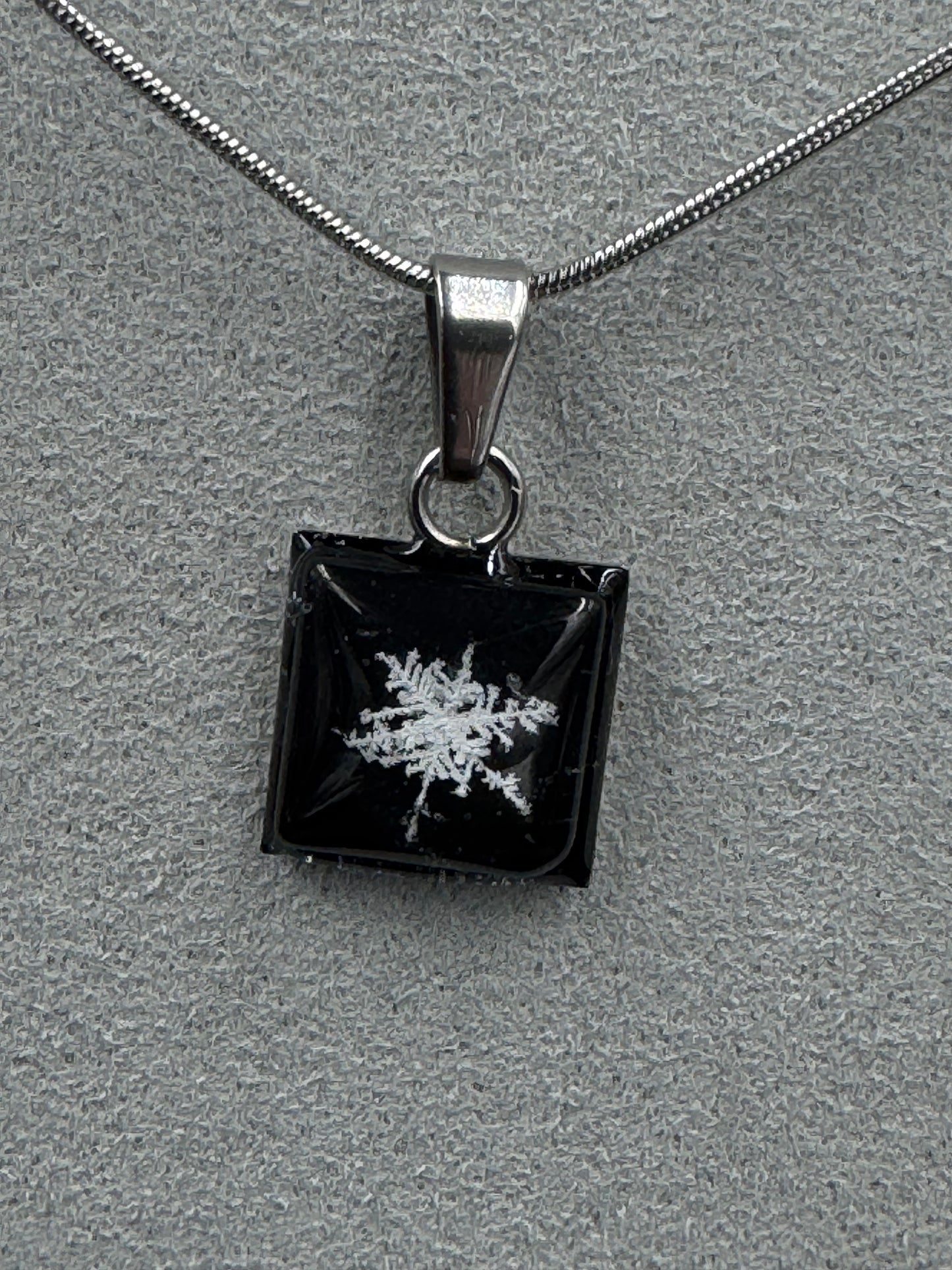 Snowflake Pendant 121125-01