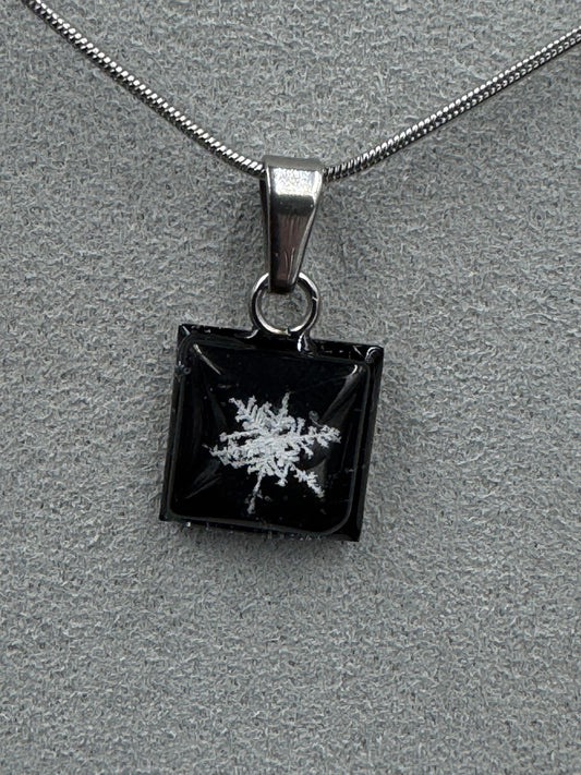 Snowflake Pendant 121125-01