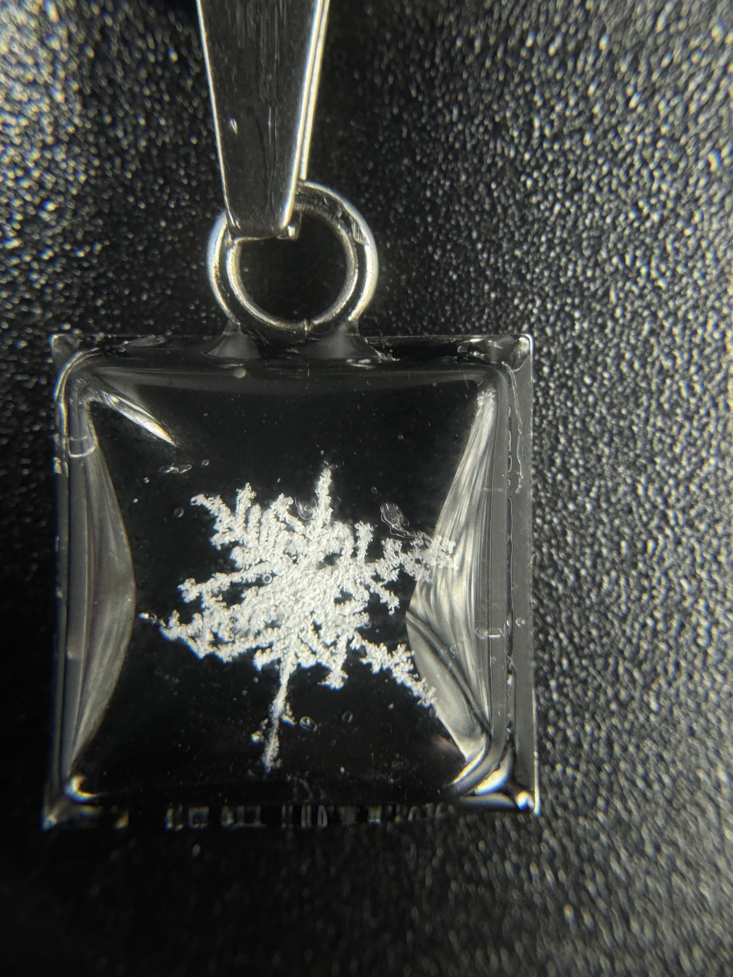 Snowflake Pendant 121125-01